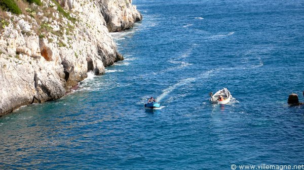 Entrée du port de Castro - près de l’extrémité sud-est du Salento Entrée du port de Castro - près de l’extrémité sud-est du Salento