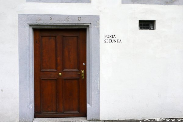 Entrée secondaire du monastère « Namen Jesu » à Solothurn Entrée secondaire du monastère « Namen Jesu » à Solothurn