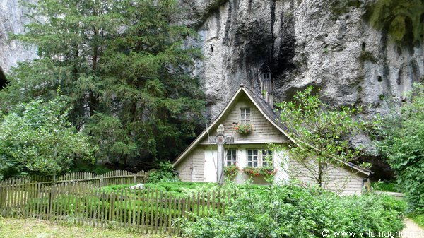 Ermitage dans la vallée de Sainte-Vérène Ermitage dans la vallée de Sainte-Vérène