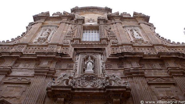 Façade de la cathédrale Sainte-Agathe à Gallipoli Façade de la cathédrale Sainte-Agathe à Gallipoli
