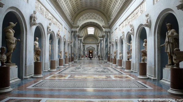 Galerie de statues antiques - Musées du Vatican Galerie de statues antiques - Musées du Vatican