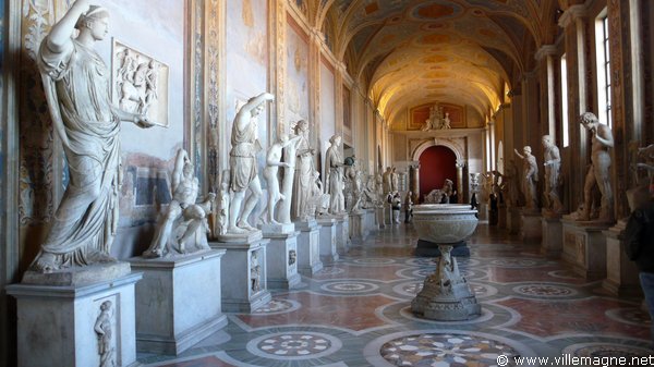 Galerie de statues antiques - Musées du Vatican Galerie de statues antiques - Musées du Vatican