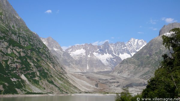 Glacier de l’Oberaar, à l’extrémité du lac de Grimsel