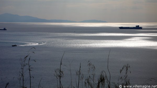 Golfe de Salerne vu depuis la presqu’île de Sorrente (côte amalfitaine) Golfe de Salerne vu depuis la presqu’île de Sorrente (côte amalfitaine)