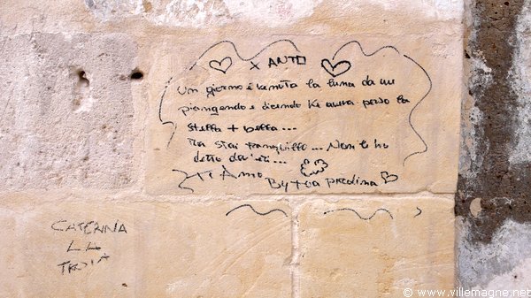 Graffiti d’amoureux à Matera Graffiti d’amoureux à Matera