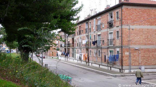 Habitations construites à la fin des années 1950 pour reloger les habitants des ‘Sassi’, ces quartiers troglodytiques insalubres Habitations construites à la fin des années 1950 pour reloger les habitants des ‘Sassi’, ces quartiers troglodytiques insalubres