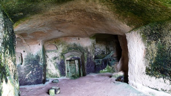 Intérieur d’habitations troglodytiques abandonnées à Matera - les <em>Sassi</em>