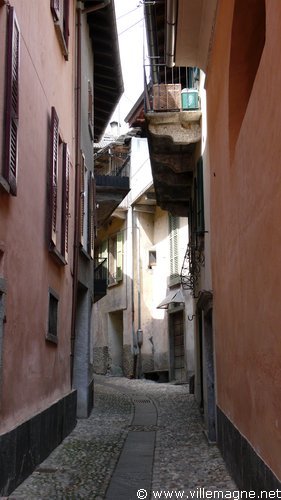 Intragna - vallée de la rivière Melezza, près de Locarno Intragna - vallée de la rivière Melezza, près de Locarno