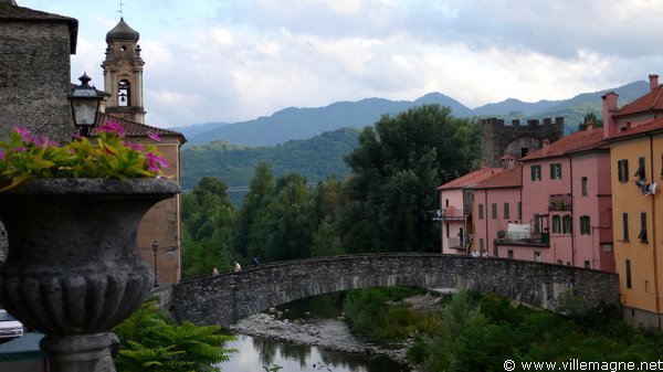 La rivière Magra à Pontremoli La rivière Magra à Pontremoli