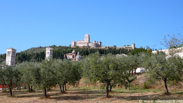 La <em>Rocca</em> d’Assise, château fortifié qui domine la ville La <em>Rocca</em> d’Assise, château fortifié qui domine la ville