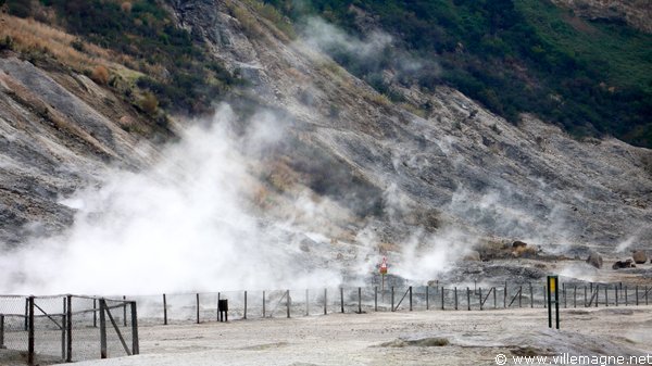 La Solfatarra à Pozzuoli La Solfatarra à Pozzuoli