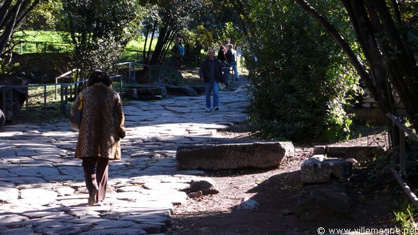 La <em>Via Sacra</em> dans le Forum romain La <em>Via Sacra</em> dans le Forum romain