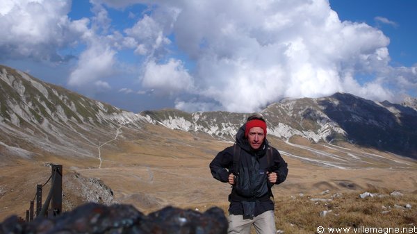 Le <em>Campo Imperatore</em>, haut plateau dans les Abruzzes, parfois appelé « le petit Tibet italien» Le <em>Campo Imperatore</em>, haut plateau dans les Abruzzes, parfois appelé « le petit Tibet italien»