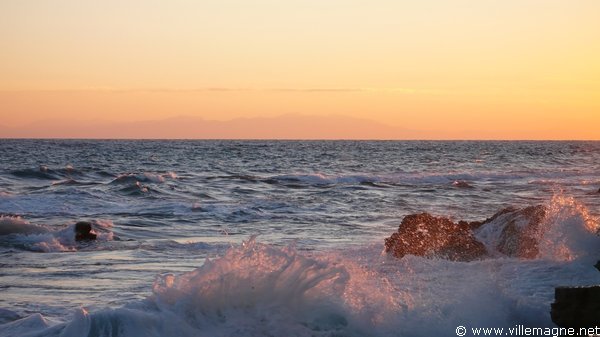 Le canal d’Otrante - Au fond, les montagnes d’Albanie Le canal d’Otrante - Au fond, les montagnes d’Albanie