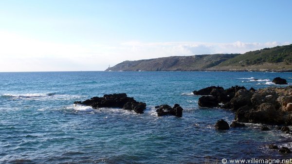 Le cap d’Otrante qui marque l’extrémité la plus orientale de la péninsule italienne Le cap d’Otrante qui marque l’extrémité la plus orientale de la péninsule italienne