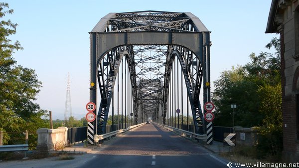 Le pont sur le Pô entre Sannazzaro et Cornale