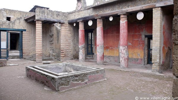 Maison du relief de Télèphe à Herculanum Maison du relief de Télèphe à Herculanum