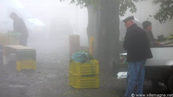 Marché matinal à Stigliano Marché matinal à Stigliano
