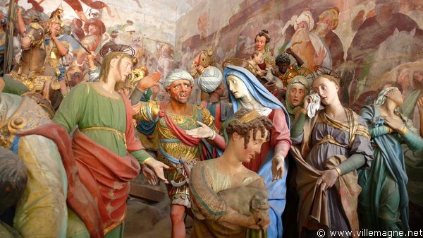 Marie et les saintes femmes éplorées lors de la montée du Christ vers le Golgotha