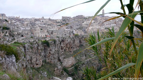 Matera, ville troglodytique au bord du ravin - les <em>Sassi</em> Matera, ville troglodytique au bord du ravin - les <em>Sassi</em>