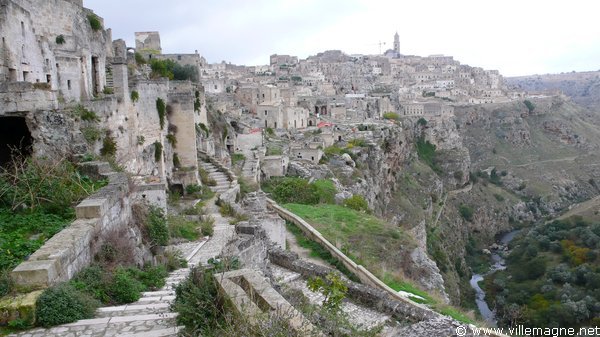Matera, ville troglodytique au bord du ravin - les <em>Sassi</em> Matera, ville troglodytique au bord du ravin - les <em>Sassi</em>