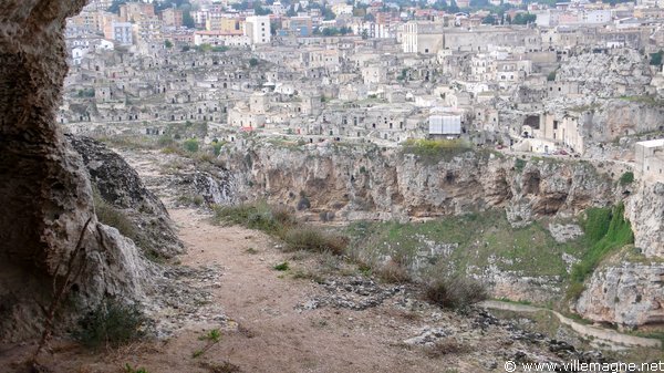 Matera, ville troglodytique au bord du ravin - les ‘Sassi’