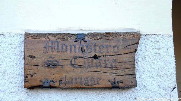 Monastère des clarisses de Paganica, près de L’Aquila Monastère des clarisses de Paganica, près de L’Aquila