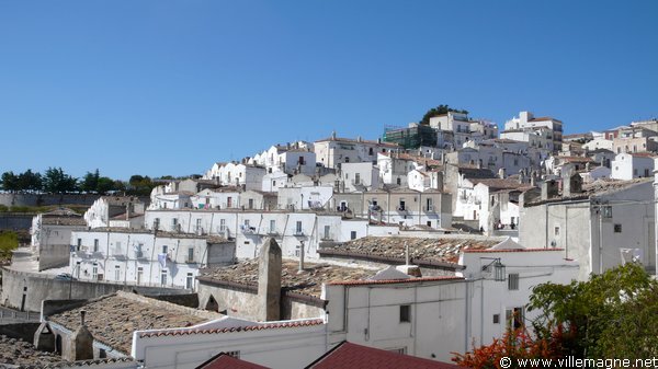 Monte Sant’ Angelo, sur le plateau du Gargan Monte Sant’ Angelo, sur le plateau du Gargan