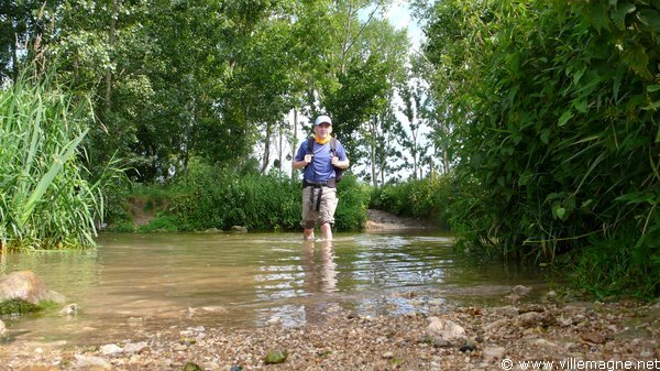Passage à gué de la rivière Yerres Passage à gué de la rivière Yerres