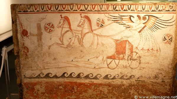 Peintures de tombes conservées au musée de Paestum (IVe siècle avant J.-C.) Peintures de tombes conservées au musée de Paestum (IVe siècle avant J.-C.)
