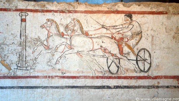 Peintures de tombes conservées au musée de Paestum (IVe siècle avant J.-C.) Peintures de tombes conservées au musée de Paestum (IVe siècle avant J.-C.)