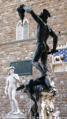 <em>Persée brandissant la tête de Méduse</em> par Benvenuto Cellini - Loggia des lansquenets à Florence