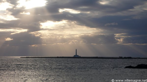 Phare de l’île Sant’ Andrea devant Gallipoli Phare de l’île Sant’ Andrea devant Gallipoli