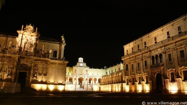 Place de la cathédrale à Lecce Place de la cathédrale à Lecce