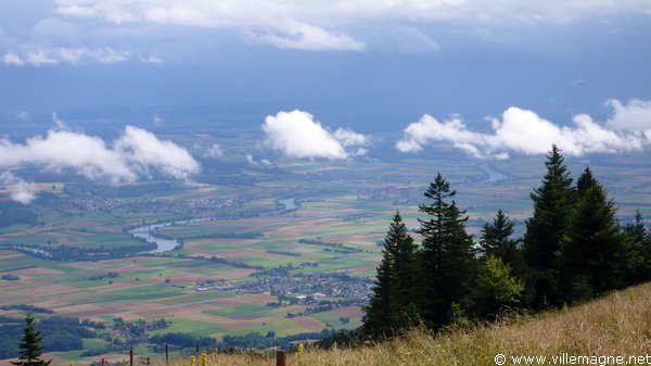 Près de Hazenmatt - vallée de l’Aar (canton de Solothurn) Près de Hazenmatt - vallée de l’Aar (canton de Solothurn)