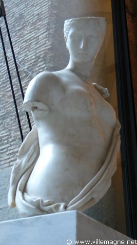 Psyché - Copie d’un original grec du IVe siècle avant J. -C. - Musée archéologique de Naples Psyché - Copie d’un original grec du IVe siècle avant J. -C. - Musée archéologique de Naples