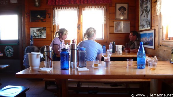 Refuge « Guide del Cervino » - 3480 mètres - Au pied du mont Cervin Refuge « Guide del Cervino » - 3480 mètres - Au pied du mont Cervin