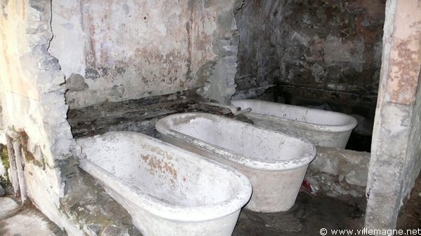 Ruines d’une station thermale à Bagni di Craveggia Ruines d’une station thermale à Bagni di Craveggia
