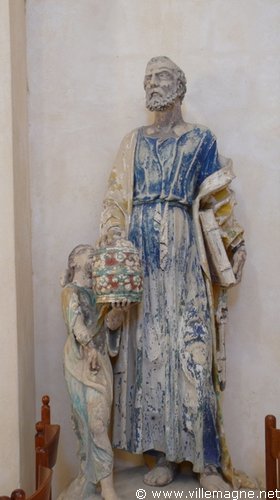 Statue de saint Pierre à l’église San Pietro d’Otrante Statue de saint Pierre à l’église San Pietro d’Otrante