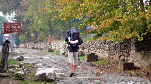 Sur l’ancienne voie romaine à Aquino Sur l’ancienne voie romaine à Aquino