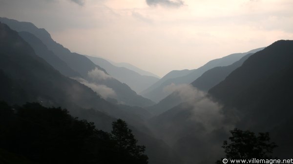 Vallée d’Onsernone, vue depuis Comologno Vallée d’Onsernone, vue depuis Comologno