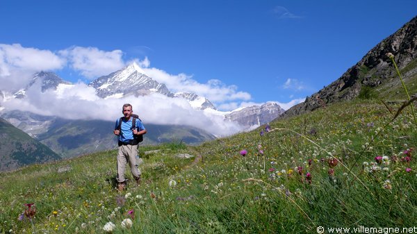Vallée de Zermatt - au-dessus du village de Täsch Vallée de Zermatt - au-dessus du village de Täsch
