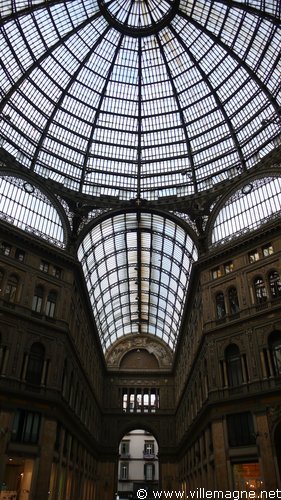 Verrière de la galerie Umberto Ier à Naples Verrière de la galerie Umberto Ier à Naples