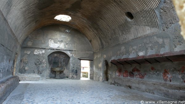 Vestiaire des thermes d’Herculanum Vestiaire des thermes d’Herculanum