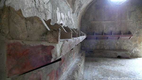 Vestiaire des thermes d’Herculanum Vestiaire des thermes d’Herculanum