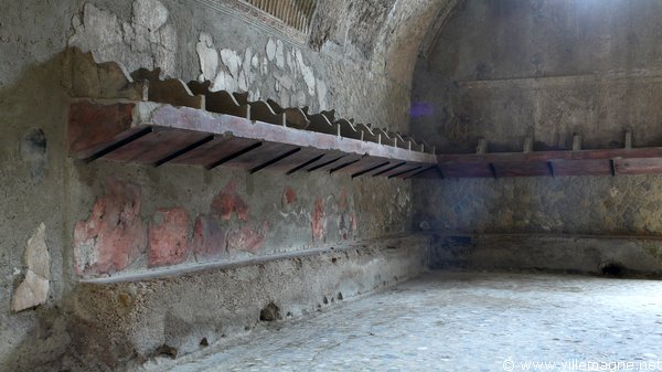 Vestiaire des thermes d’Herculanum Vestiaire des thermes d’Herculanum