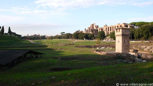Vestiges du cirque de Maxime à Rome Vestiges du cirque de Maxime à Rome