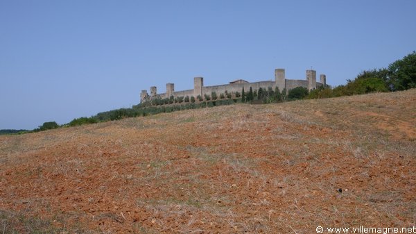 Village de Monteriggioni, cité par Dante dans la ‘Divine Comédie’ au chant XXXI de ‘L’Enfer’ Village de Monteriggioni, cité par Dante dans la ‘Divine Comédie’ au chant XXXI de ‘L’Enfer’