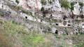 Entrée d’habitations troglodytiques abandonnées à Matera - les Sassi Entrée d’habitations troglodytiques abandonnées à Matera - les Sassi