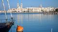 Le port de Molfetta - Au fond, la cathédrale Le port de Molfetta - Au fond, la cathédrale